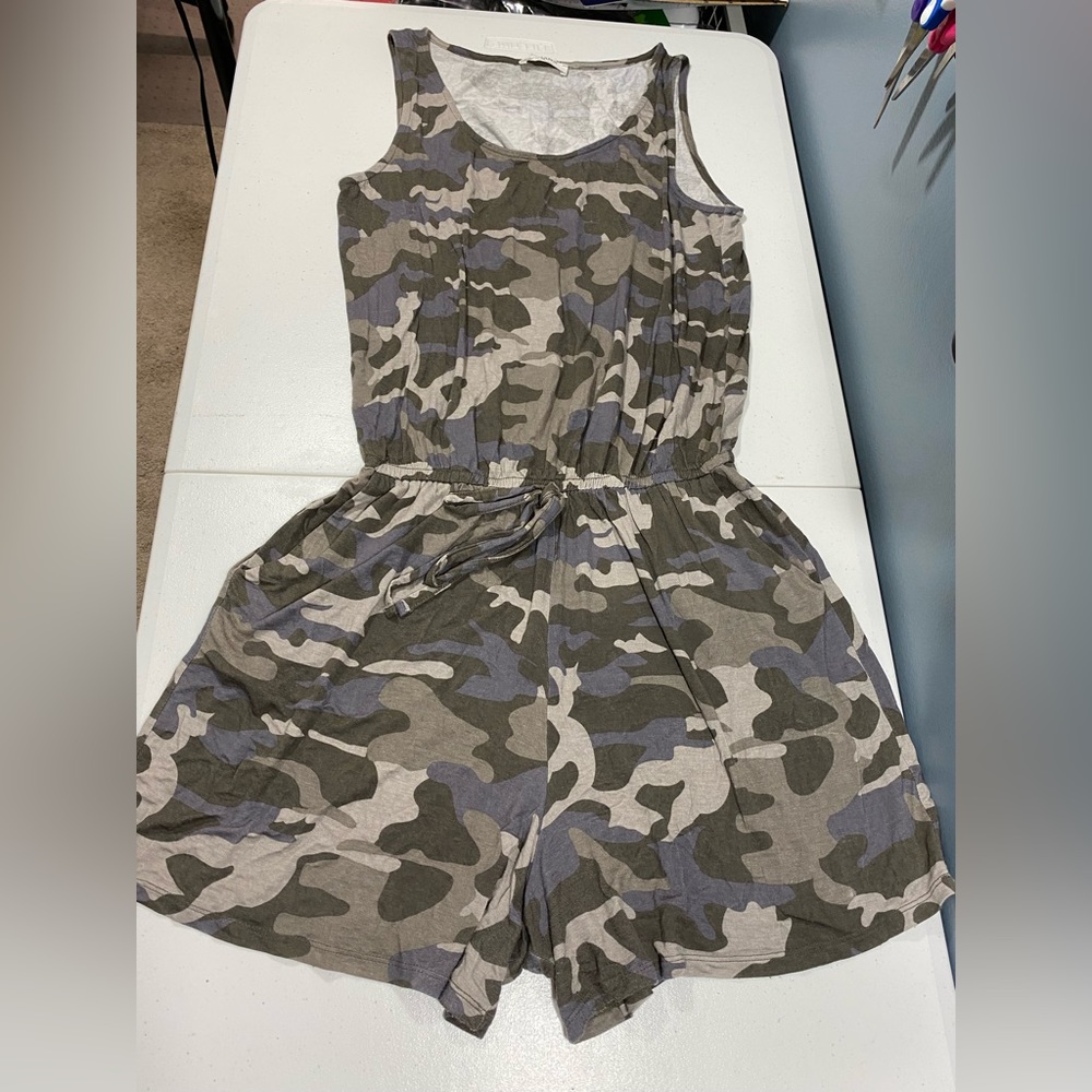 - Zenana camo Romper size M. ￼ elastic waist with draw string & pockets